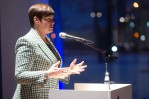 Rostocks Oberbürgermeisterin Eva Maria Kröger sichert weiter die Förderung der Kunst zu