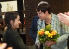 Oberbürgermeisterin Eva-Maria Kröger beglückwünscht Marike Schreiber