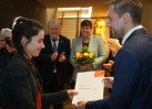 Die Provinzial übergibt den Auslobungspreis von 10.000 €